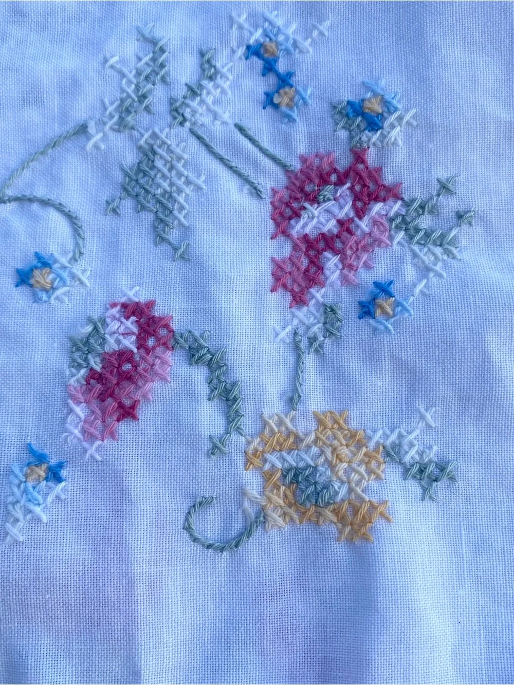 Handcrafted White Embroidered Crochet Tablecloth - Floral Accent